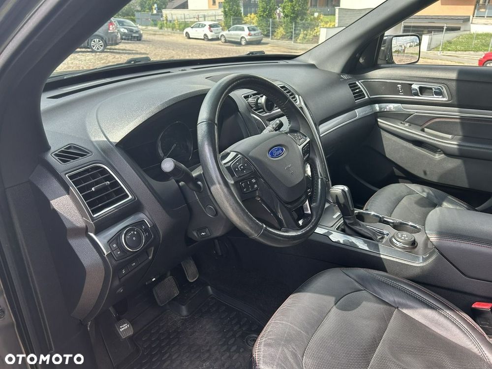 Ford Explorer - 23