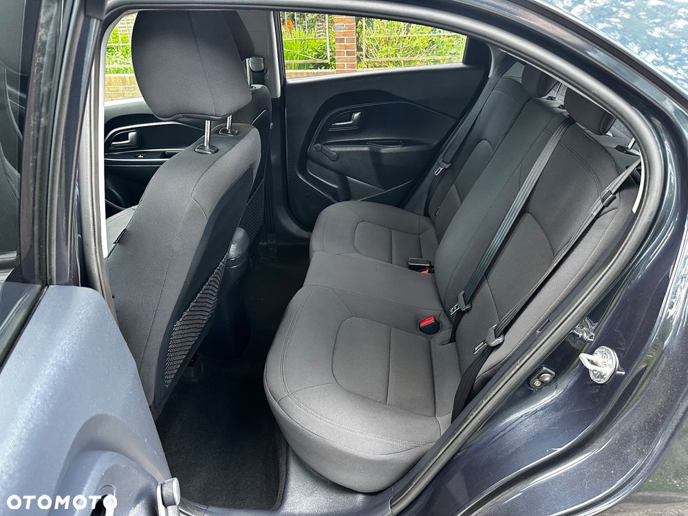 Kia Rio 1.2 Dream Team Edition - 13