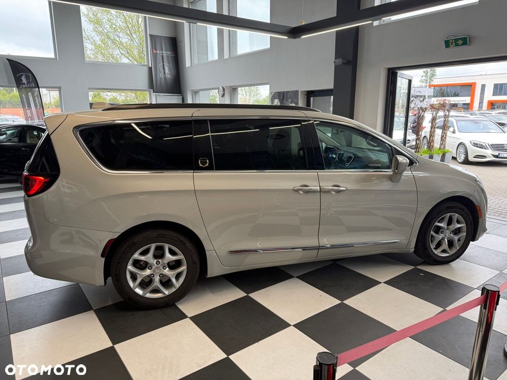 Chrysler Pacifica - 4