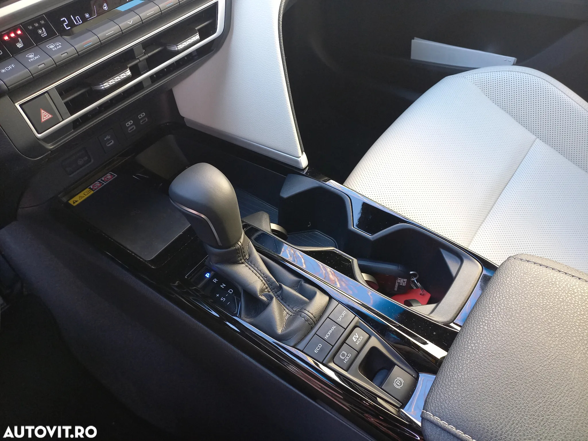 Toyota Camry 2.5 Hybrid Exclusive - 26