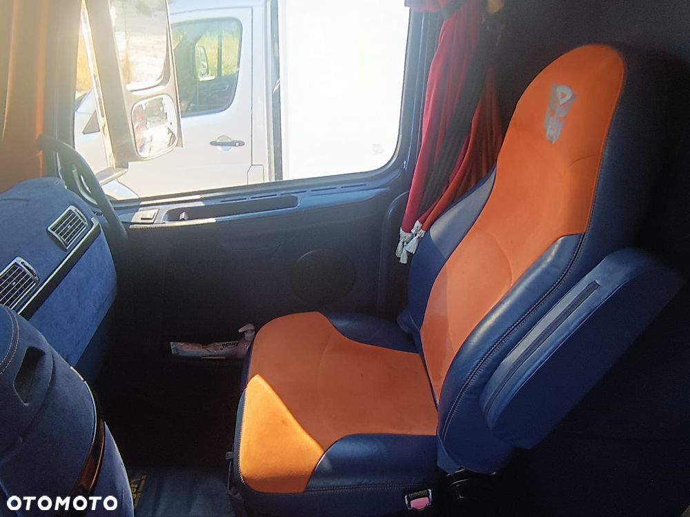 Volvo VNL 6x4 - 10