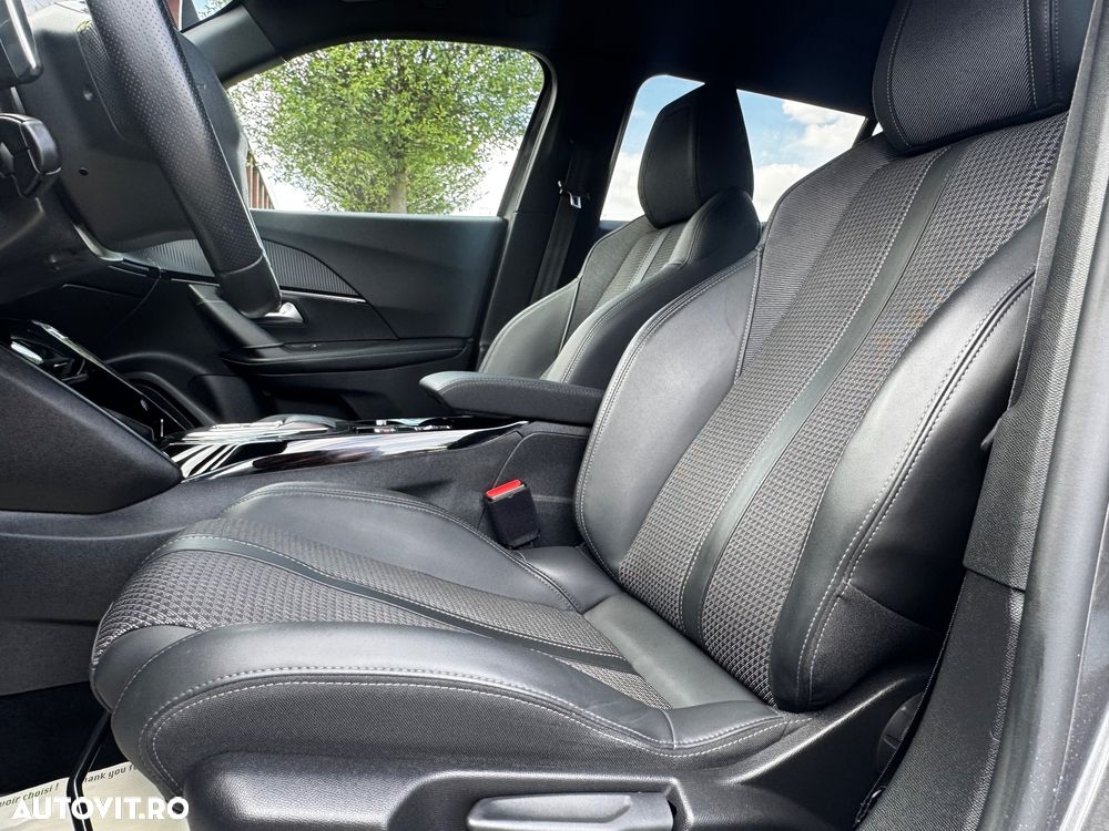 Peugeot 2008 PureTech 130 EAT8 GT - 26