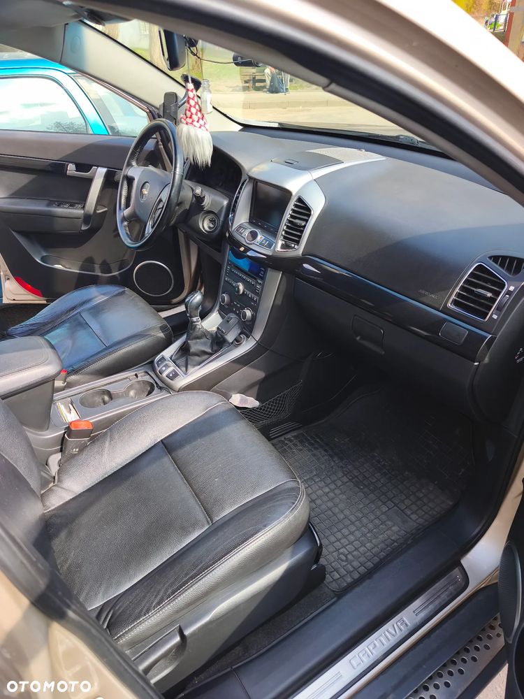 Chevrolet Captiva 2.2 D LTZ - 12