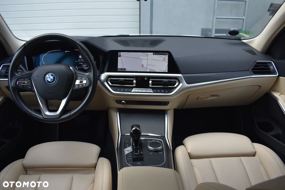 BMW Seria 3 320e Luxury Line - 27
