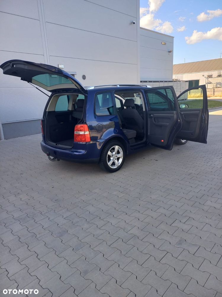 Volkswagen Touran - 21