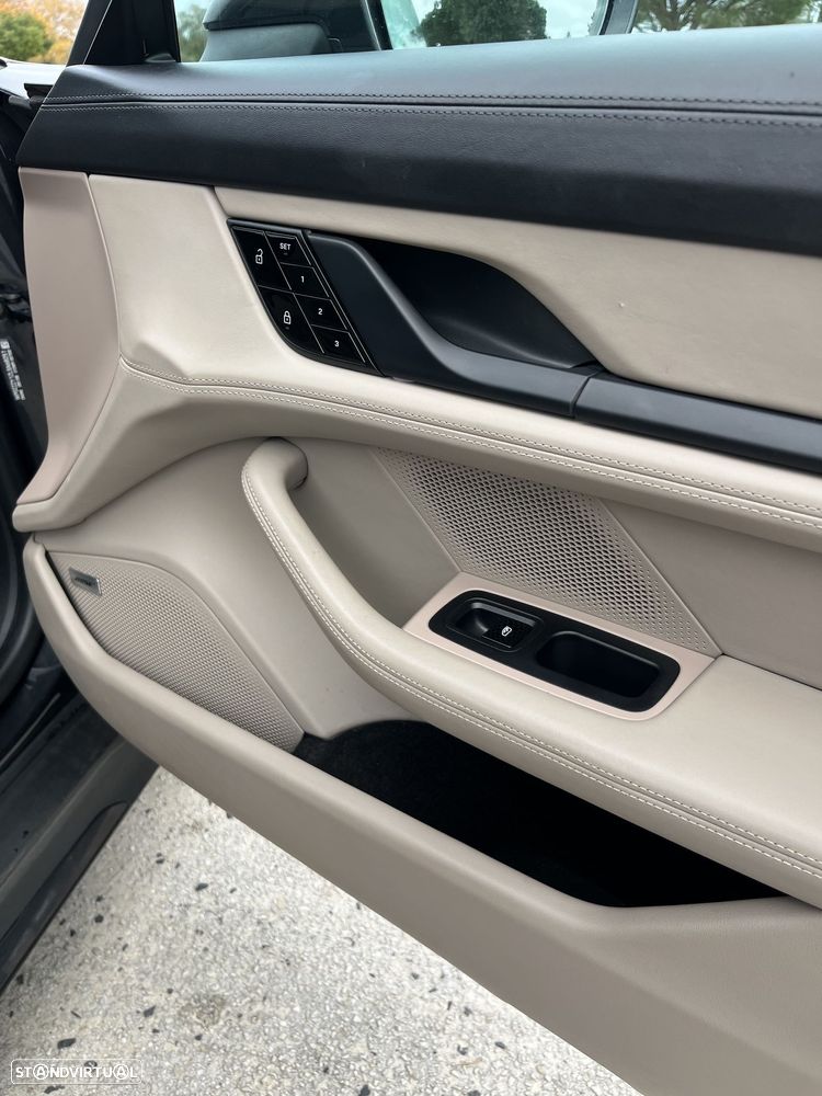 Porsche Taycan Turbo - 16