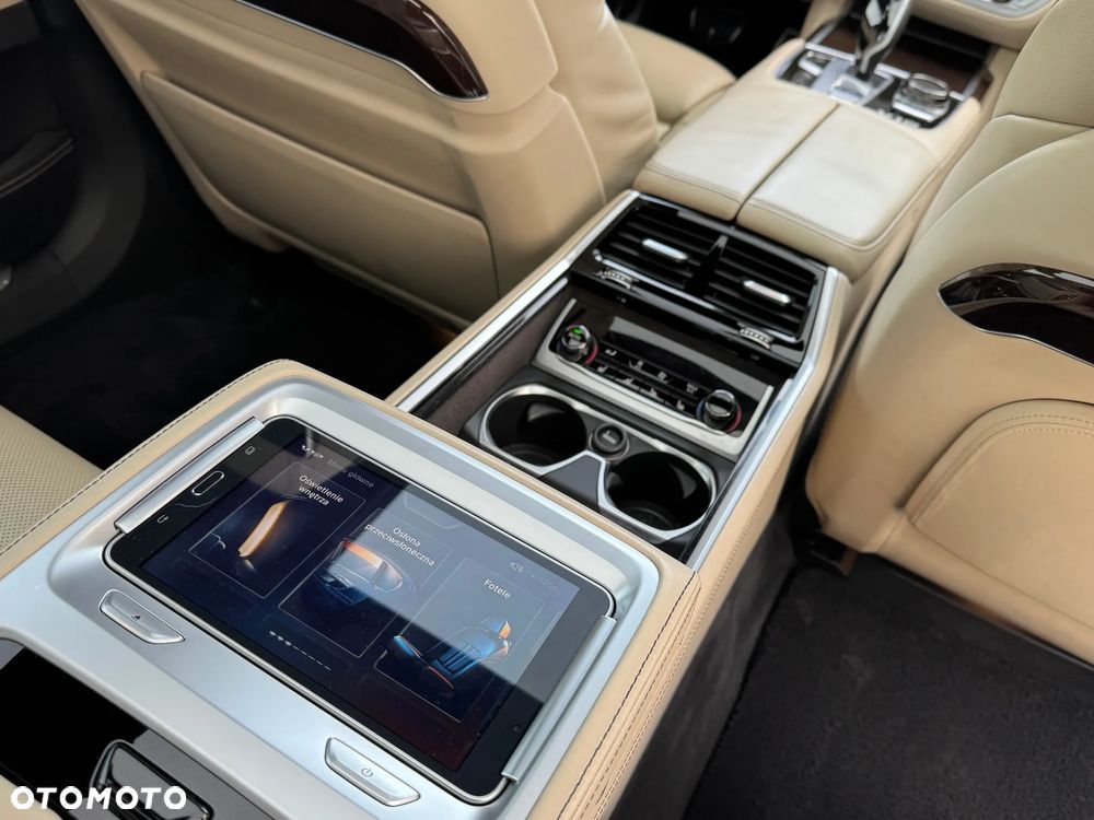 BMW Seria 7 M760Li xDrive - 28