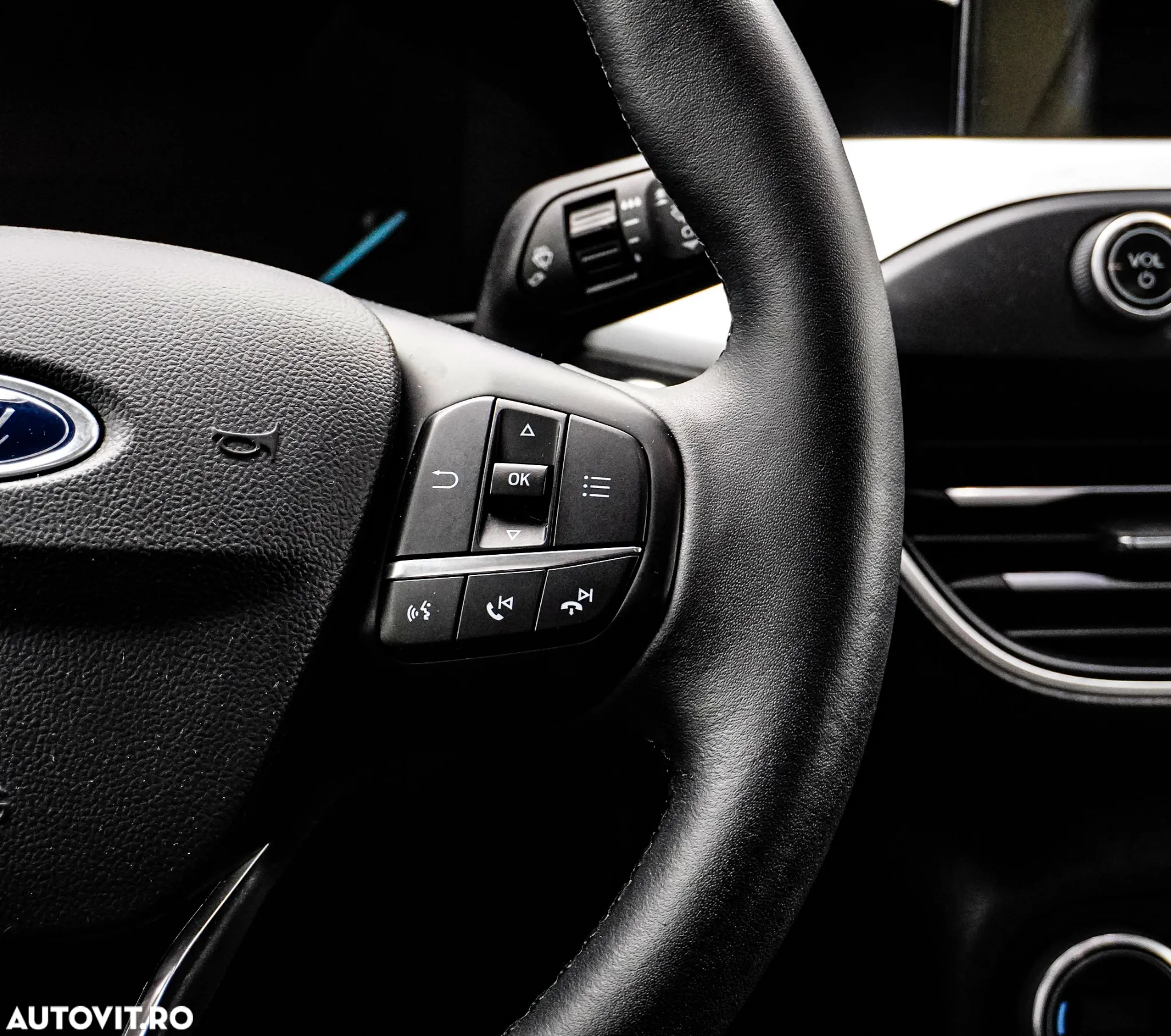Ford Focus 1.0 EcoBoost Titanium Business - 28