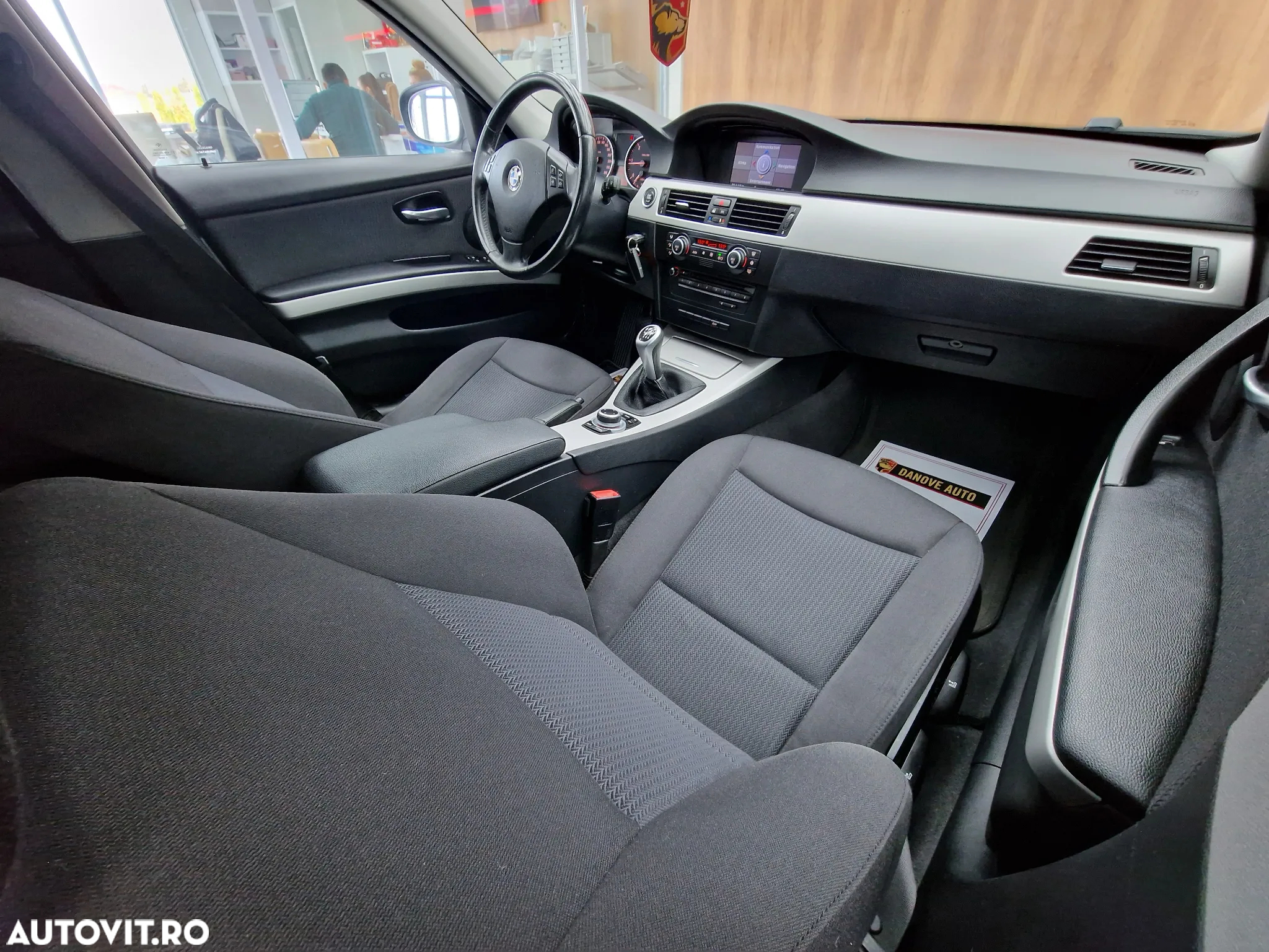 BMW Seria 3 318d DPF Touring - 17