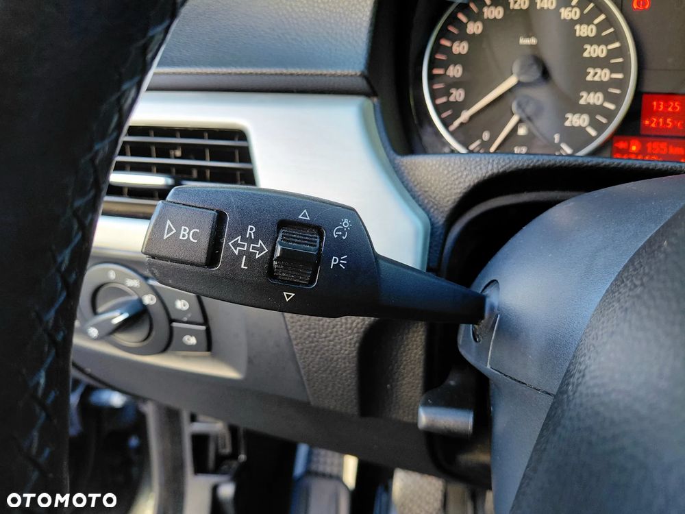 BMW Seria 3 318i - 25