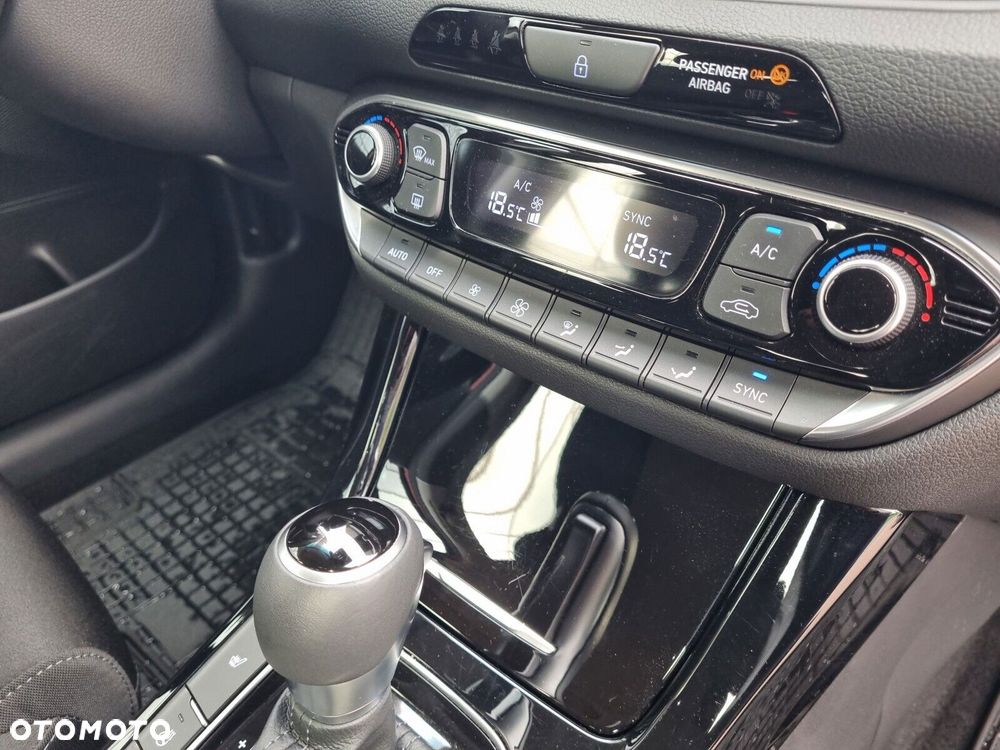 Hyundai i30 1.6 T-GDI Smart DCT - 18