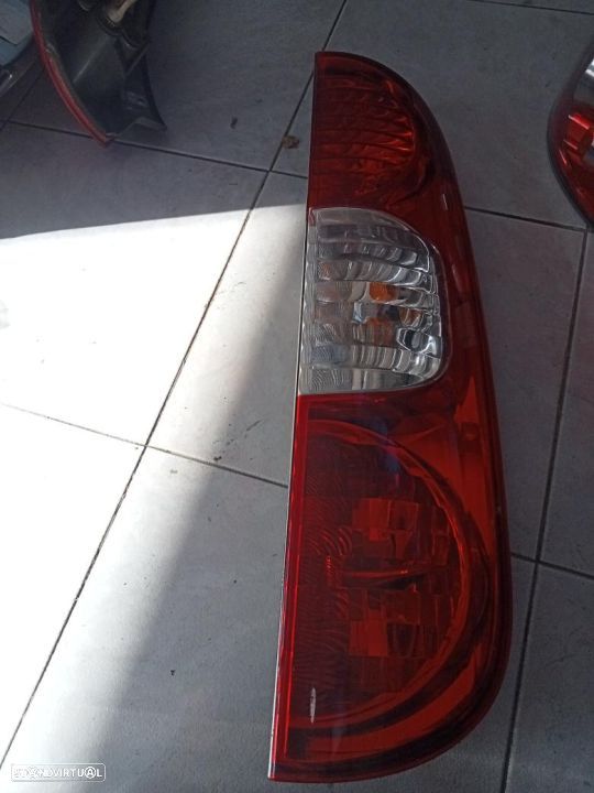Farolim direito Fiat Doblo 09 / 086611927R - 1