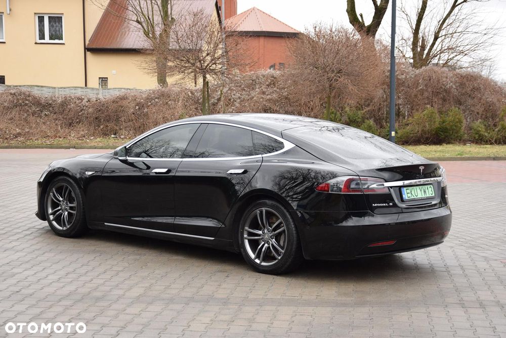 Tesla Model S - 23