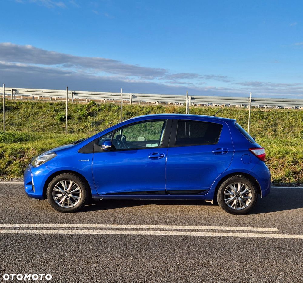 Toyota Yaris Hybrid 100 Premium - 5