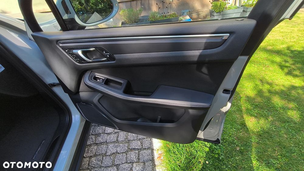 Porsche Macan T - 11