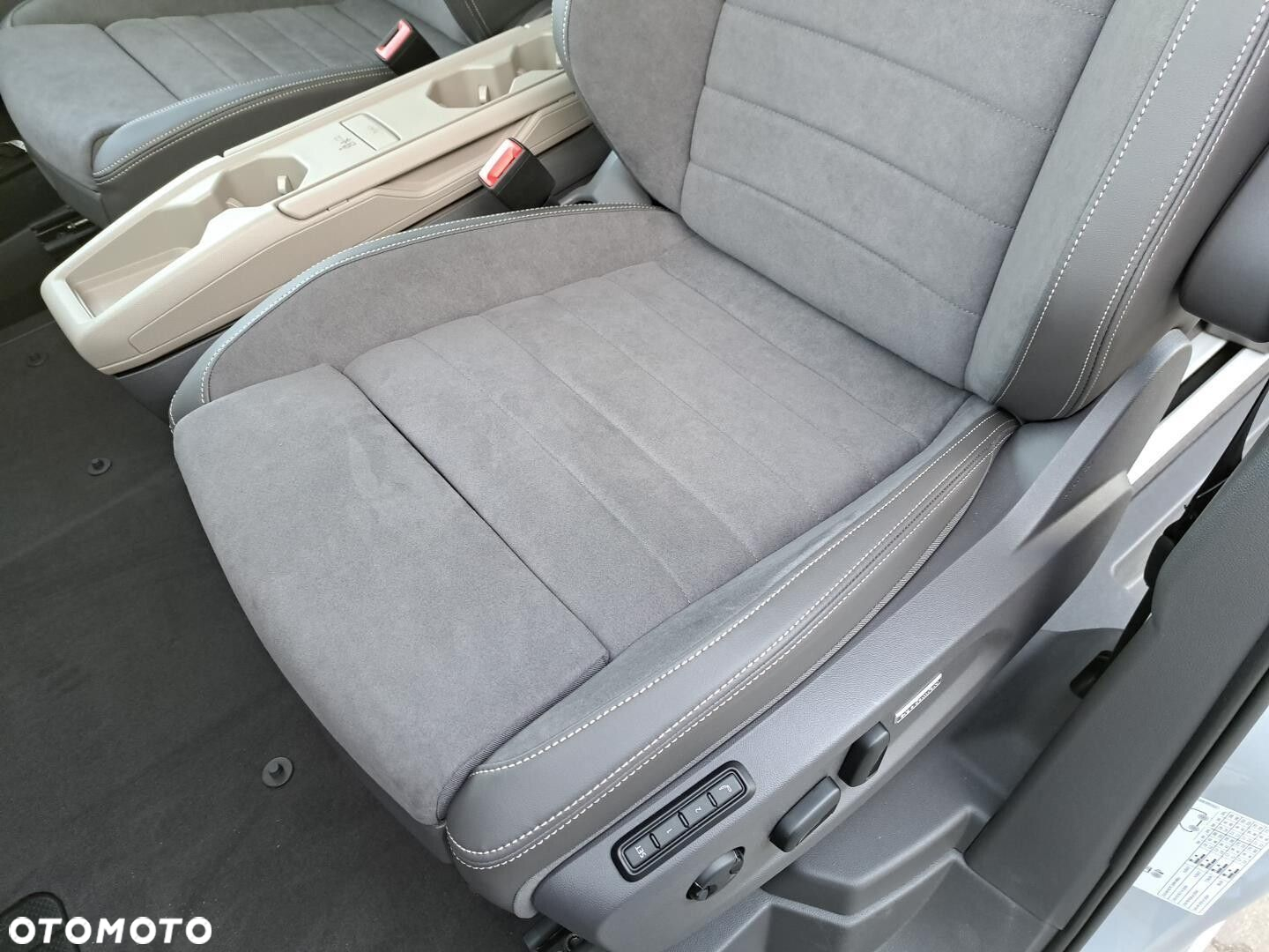 Volkswagen multivan "EDITION" L2; 2,0TSI OPF, 150kW/204KM 7-bieg. DSG r.o: 3124 mm - 24
