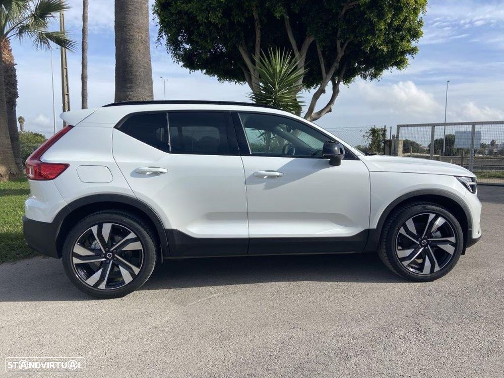 Volvo XC 40 2.0 B3 Plus Dark - 3