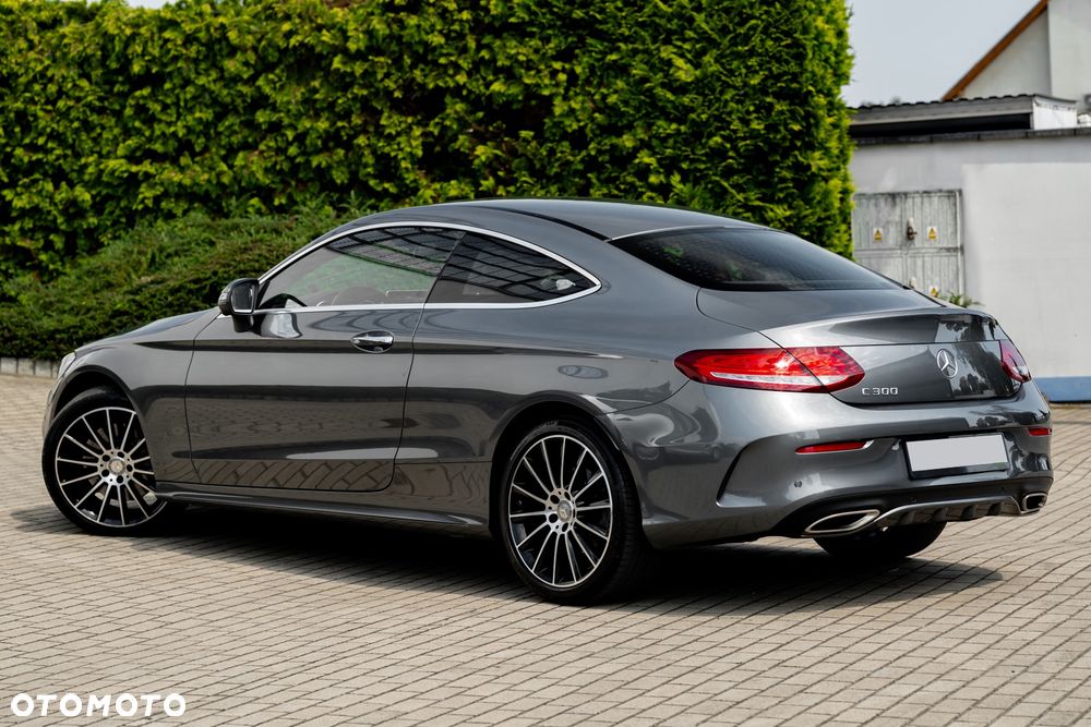 Mercedes-Benz Klasa C 300 9G-TRONIC AMG Line - 12