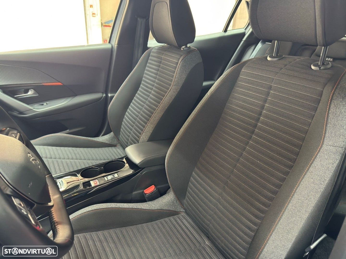 Peugeot 2008 1.2 PureTech Active Pack EAT8 - 12