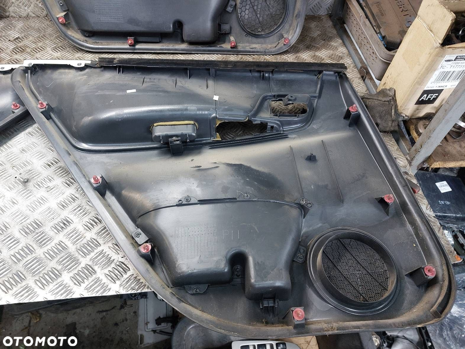 BOCZKI DRZWI KOMPLET 1/4 TOYOTA COROLLA VERSO I - 10