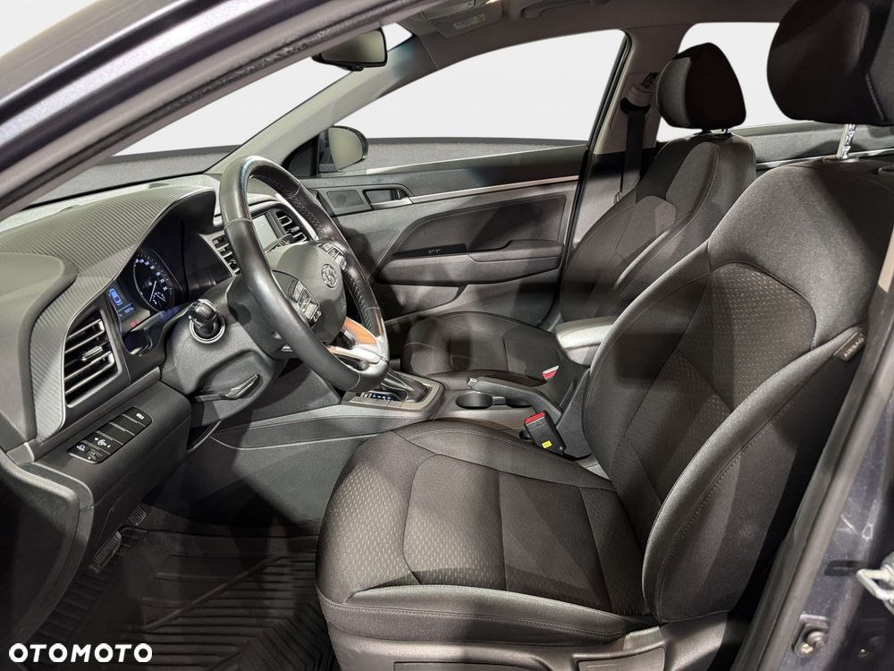 Hyundai Elantra - 13
