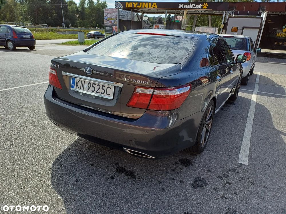 Lexus LS - 19