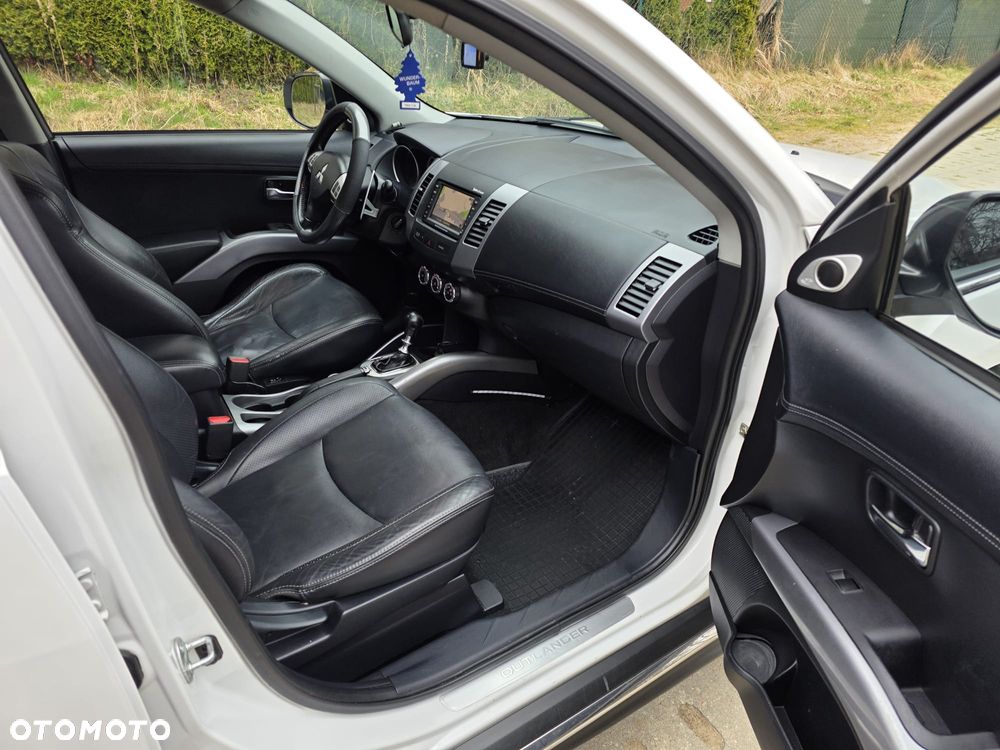 Mitsubishi Outlander 2.2 DID Instyle TC-SST - 17