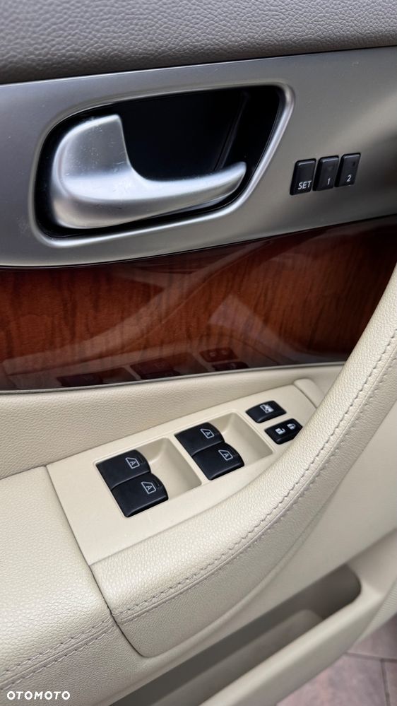 Infiniti FX FX30d S - 9