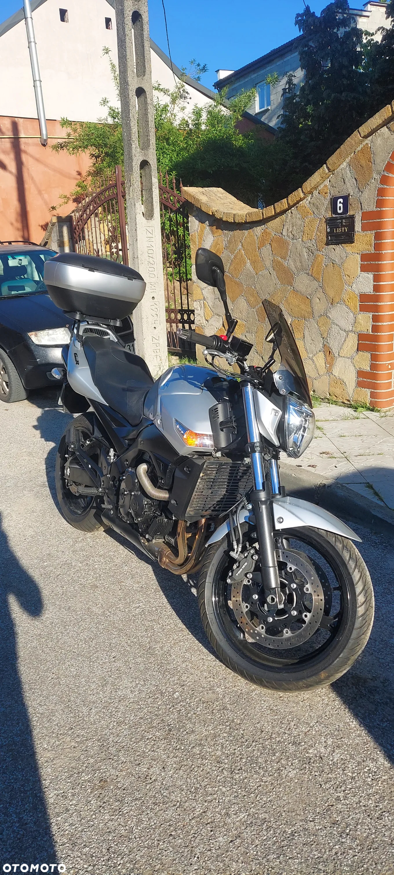 Suzuki GSR - 12