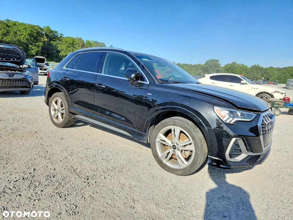 Audi Q3 2021 photo 2