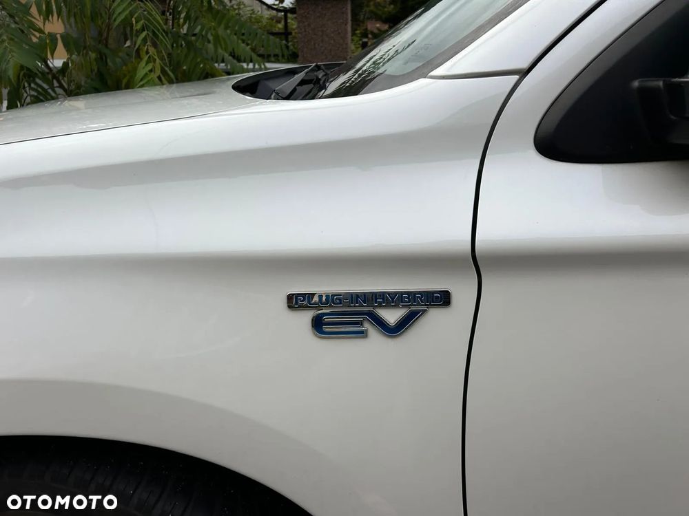 Mitsubishi Outlander PHEV Intense + - 5