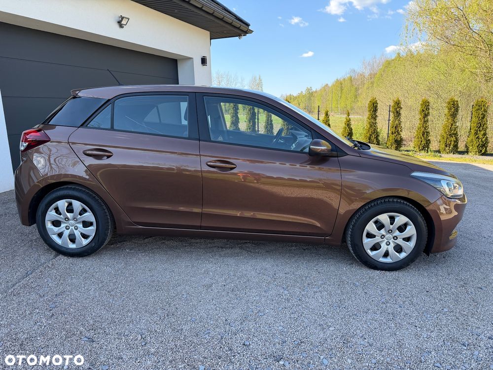 Hyundai i20 blue 1.2 Trend - 18