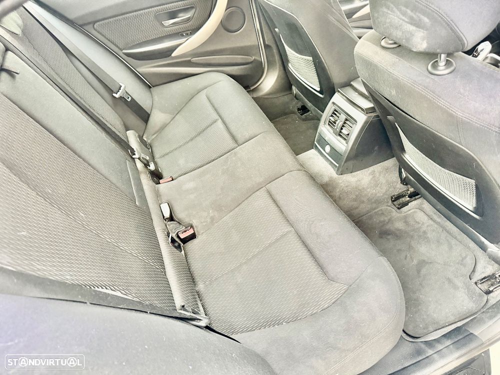 BMW 320 d Auto Pack M - 37