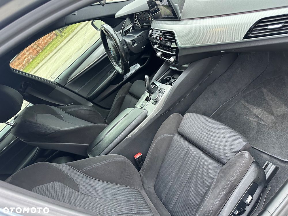 BMW Seria 5 530d xDrive Sport Line - 12