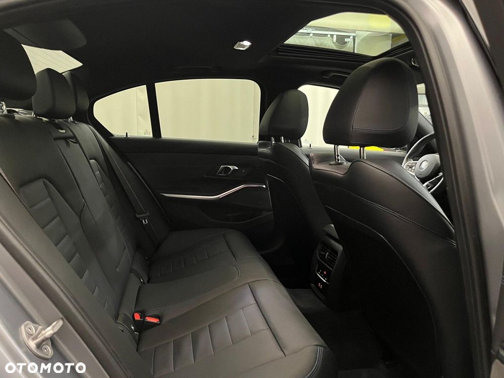 BMW Seria 3 320d xDrive mHEV M Sport sport - 37