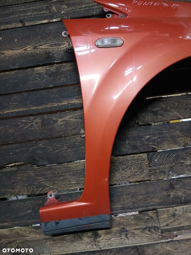Fiat Grande Punto Błotnik prawy - 4