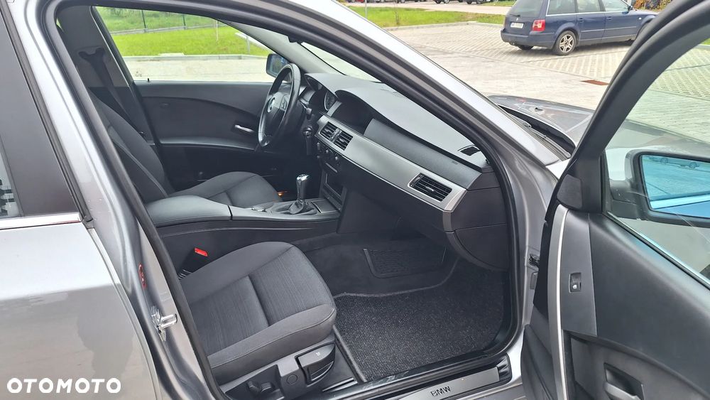 BMW Seria 5 523i - 6