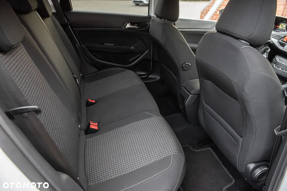 Peugeot 308 BlueHDi 130 Stop & Start Allure Pack - 28