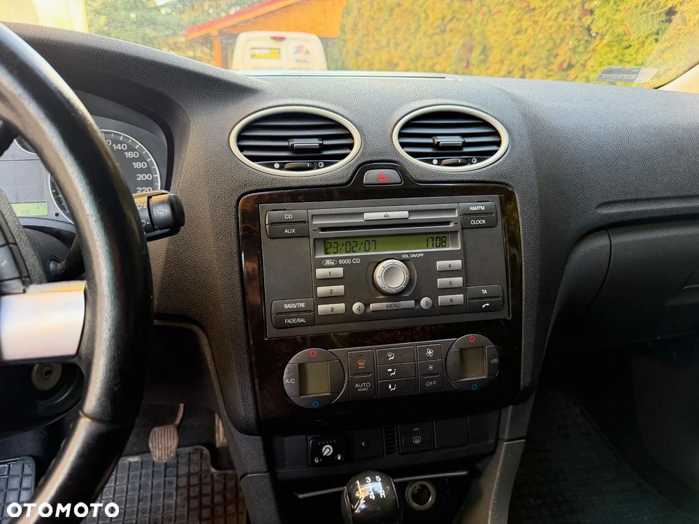 Ford Focus 1.8 Ghia - 5