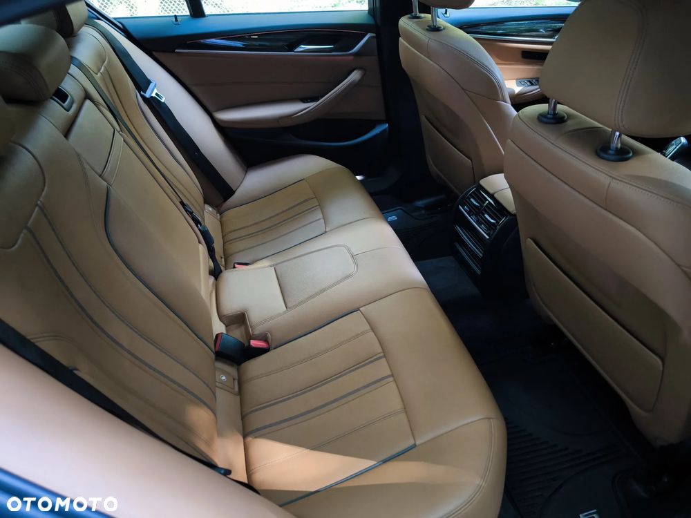 BMW Seria 5 530i Sport Line - 13