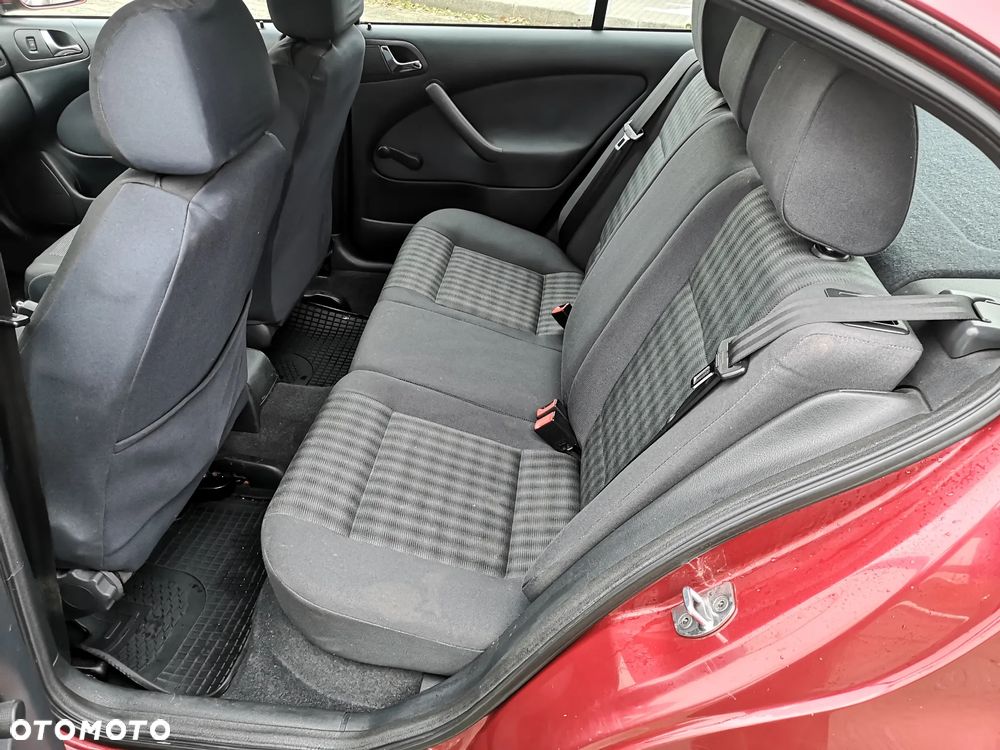 Skoda Octavia 1.6 Ambiente - 15