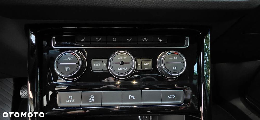 Volkswagen Touran - 11