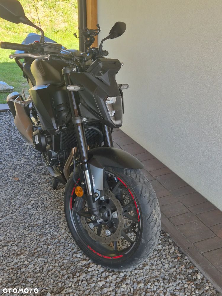 Honda CB - 12