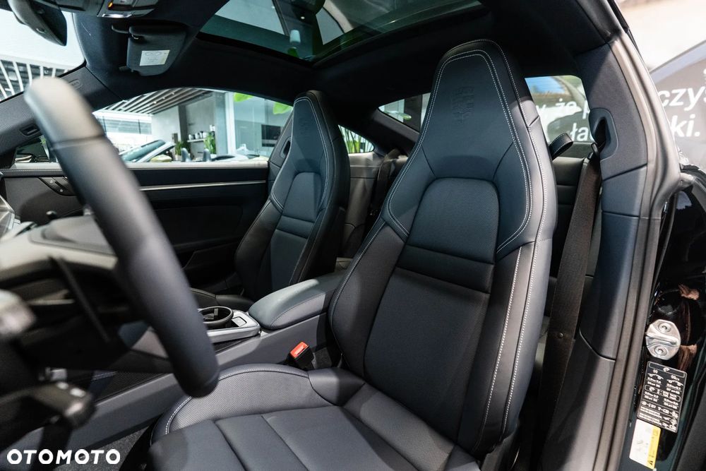 Porsche 911 Carrera 4S - 12