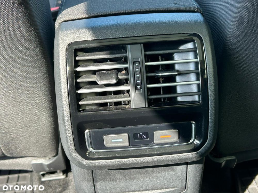 Volkswagen Passat - 11