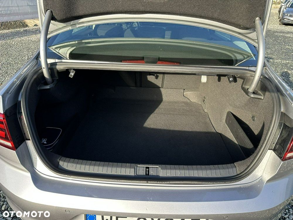 Volkswagen Passat 2.0 TDI EVO Business - 28