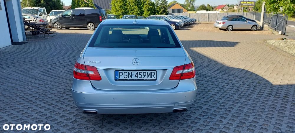 Mercedes-Benz Klasa E 200 CGI BlueEFFICIENCY 7G-TRONIC Avantgarde - 17