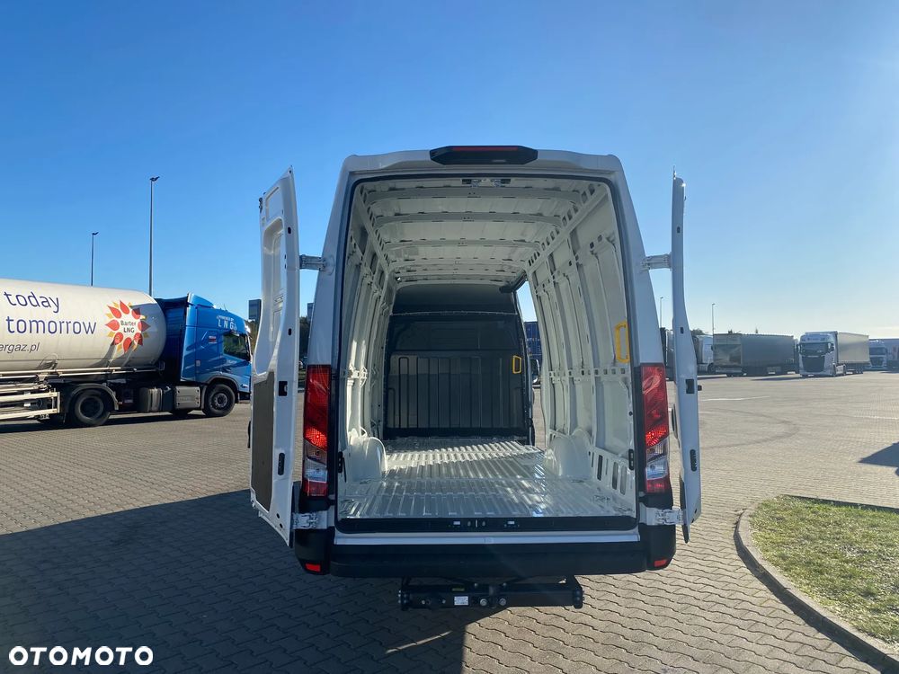 Iveco Daily 35s18HA8V 3.0 furgon l4h2, hak 3.5 tony AUTOMAT ZF - 7