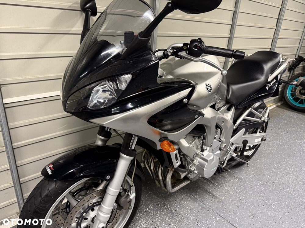 Yamaha FZ6 - 16