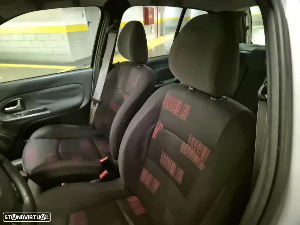 Renault Clio 1.2 16V Confort Dynamique - 18